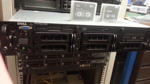 Dell Poweredge 2850  8 GB 3 x 73GB  2 x 36GB dat72 