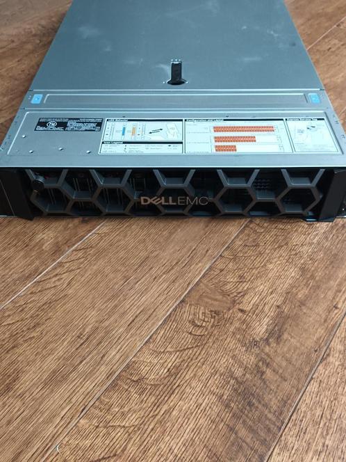 Dell PowerEdge R740