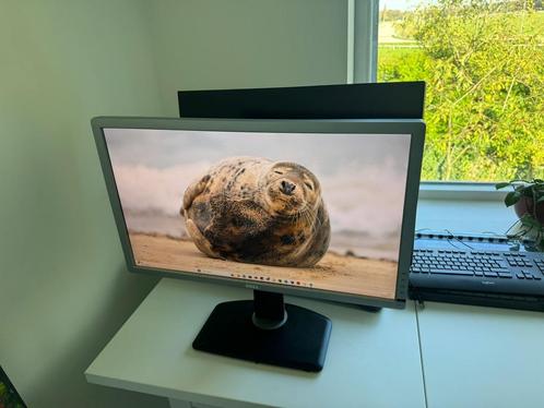 Dell Ultrasharp U2713HM monitor