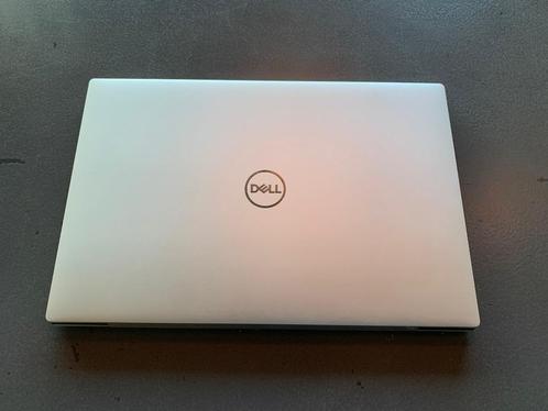 Dell XPS 13 (9300) met veel Dell accessoires.