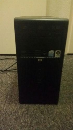 Desktop computer met nieuw genstalleerd besturingssysteem