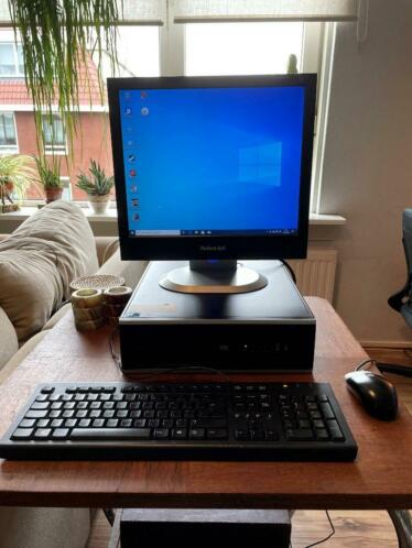 Desktop PC (Windows 10)  Wi-fi USB  monitor  toetsenbord