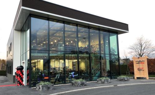 Deze week geopend. HONDA motoren bij KOMMER MOTORS