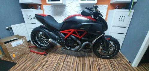 Diavel Red carbon