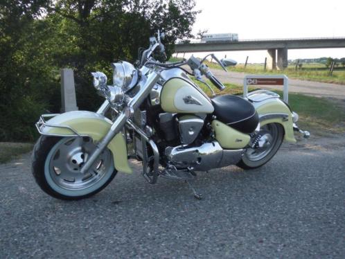 Dikke  .Suzuki Intruder Lc 1500 . met lage Km.stand. 