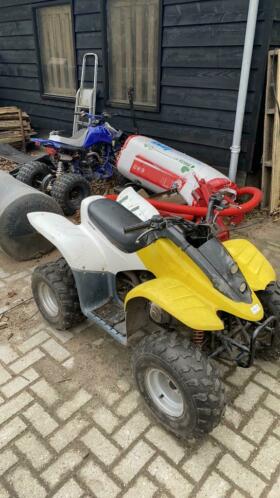 Dinly quad. Motor liep perfect alleen kickstart defect