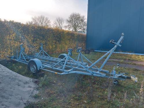Dino kielboot trailer 1400 kg gedeelde as met kenteken