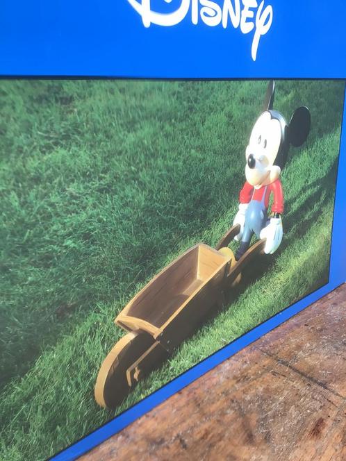 Disney beeld,met originele doos,Mickey met kruiwagen.