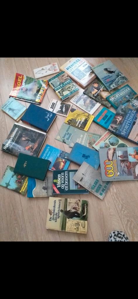 Diverse boeken over vissensportvissen