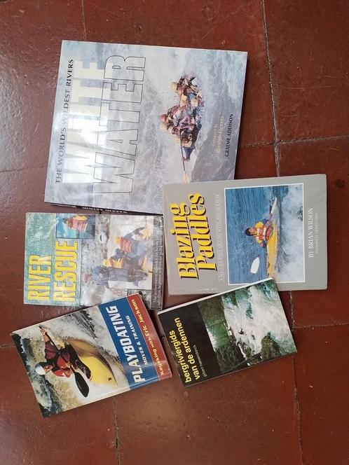 Diverse  kanoboeken en accessoires