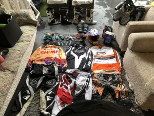 Diverse motorcross kleding en toebehoren te koop