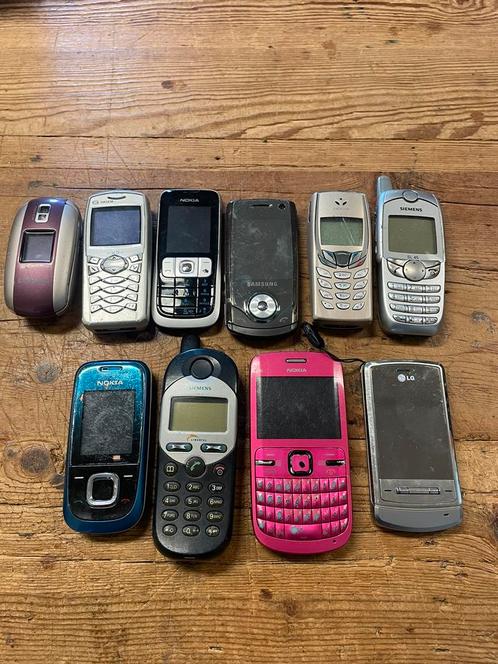 Diverse Nokia Samsung old skool mobiele telefoons