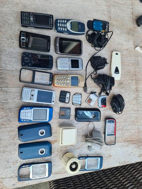Diverse oude mobieltjes, alles in 1 koop