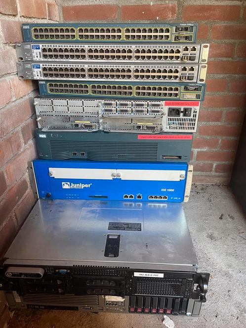 Diverse servers en switches te koop