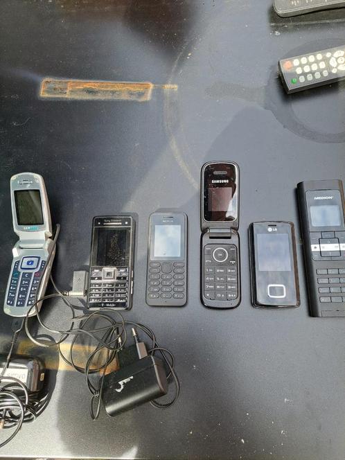 Diversen mobieltjes zie foto