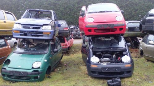 Diversen Onderdelen Daewoo - motorkap - bumper enz.