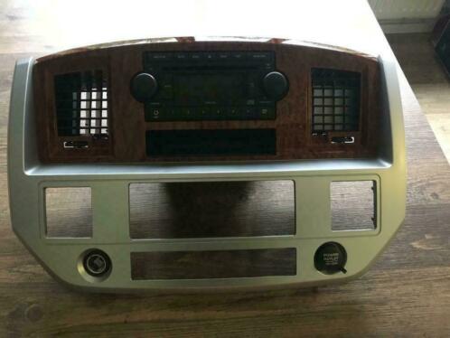 Dodge Ram 1500 2007 radio paneel met orginele radio