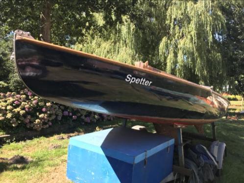 Donkerblauwe Polyester BM 16m2 met houten dek en trailer