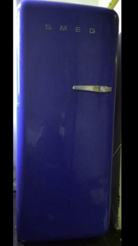 Donkerblauwe Smeg koelkast