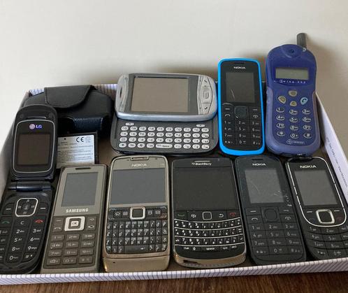 Doos vol oude mobiele telefoons 10x nokia blackberry etc