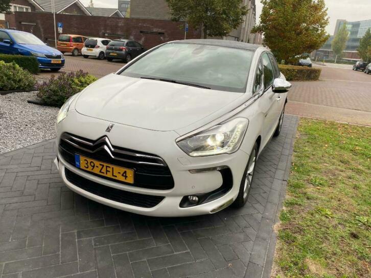 DS5 Hybrid, full options,panorama dak ,zwartwit leder 200PK