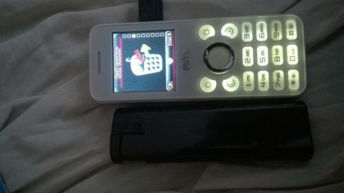 dual sim telefoon . nieuw in doos compleet lader doos boekje