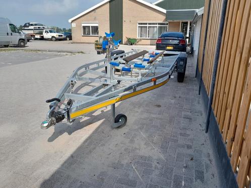 Dubbelas boot trailer 2700 kg bruto nieuw met kenteken STIM