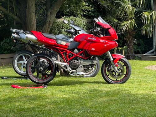 Ducati 1000 DS 100 met desmo beurt nieuwe banden, remmen,..