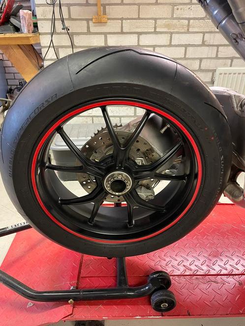 Ducati 1098 achterwiel met nieuwe Diablo Corsa sc2 band