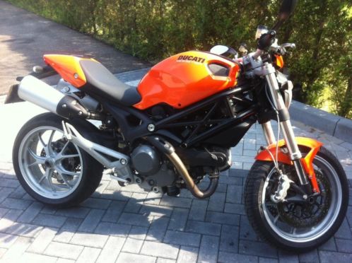 Ducati 1100 monster