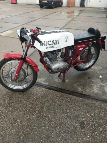 Ducati 24 horas,uit 1972 met Nederlandse kenteken ,250 cc