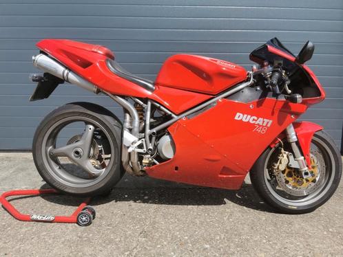Ducati 748 biposto superbike