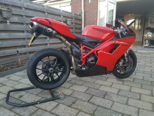 Ducati 848 EVO. Nieuwstaat  recent groot onderhoud