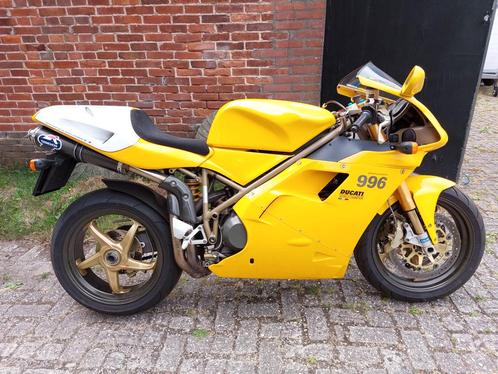 Ducati 996 tank te koop gevraagd.