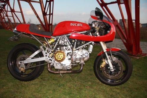 Ducati cafe racer bieden tm Vrijdag 25 maart 2200 uur.