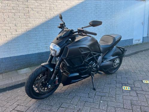 Ducati Diavel 1200 Dark Stealth Edition Zwart Bj 2014