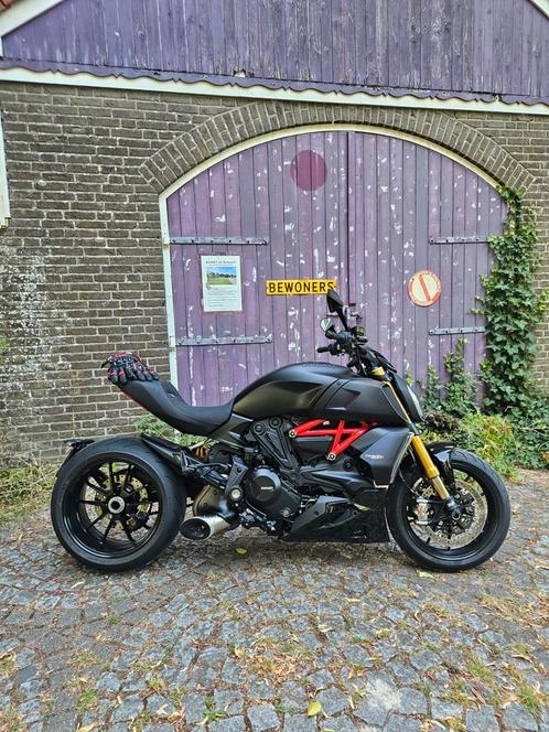 Ducati Diavel 1260 1260s in showroomstaat incl onderhoud.