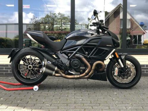 Ducati Diavel 2011 - 21.600 km - All BLACK