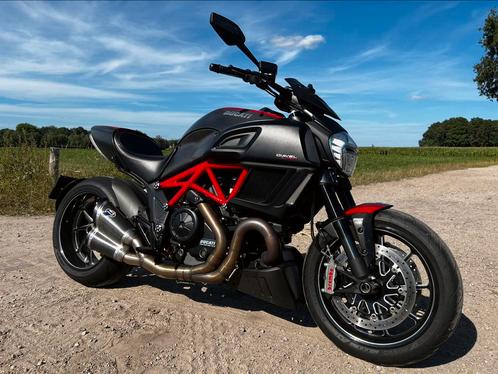 Ducati Diavel Carbon 2014  Rood-Carbon