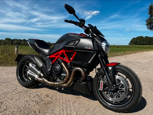 Ducati Diavel Carbon 2014  Rood-Carbon  Termignoni