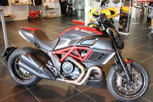 DUCATI DIAVEL CARBON (bj 2011)