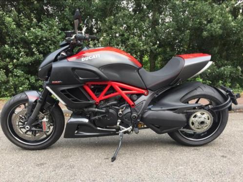 Ducati Diavel Carbon (bj 2011)