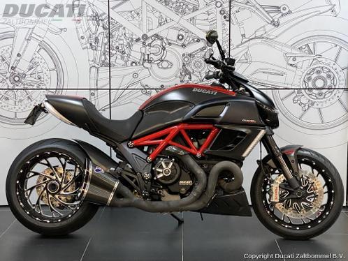 Ducati DIAVEL CARBON (bj 2013)