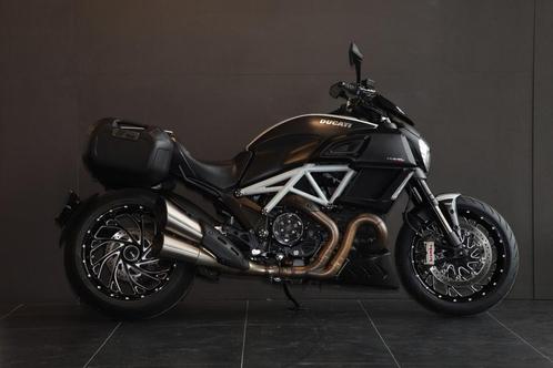 Ducati Diavel Carbon (bj 2014)