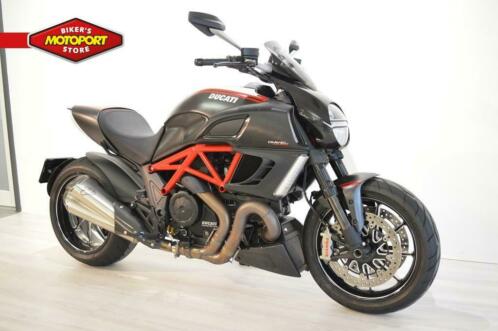 Ducati DIAVEL CARBON RED (bj 2011)