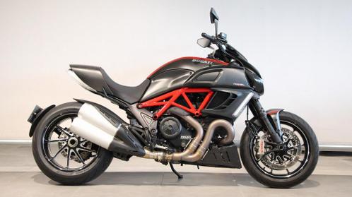 Ducati DIAVEL CARBON RED (bj 2012)