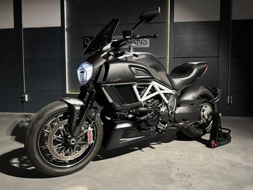Ducati Diavel Carbon White Special  Absolute nieuwstaat