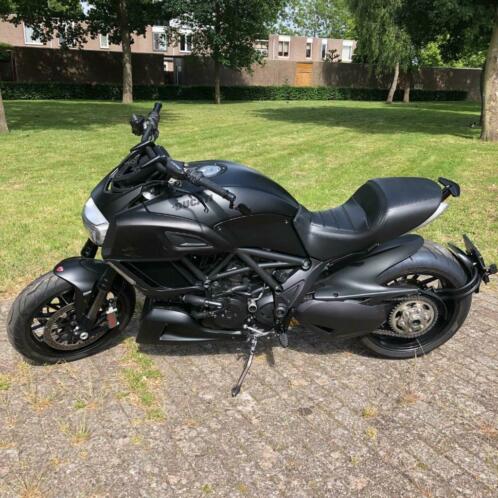 Ducati Diavel Dark Stealth (2015gt facelift) 5.300 km