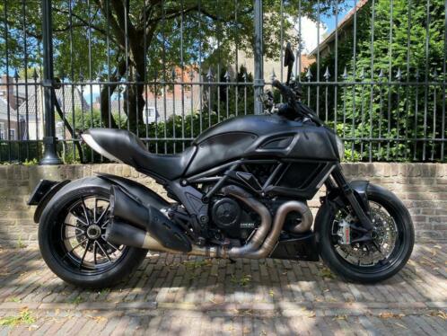 Ducati Diavel Dark Stealth Carbon 2014