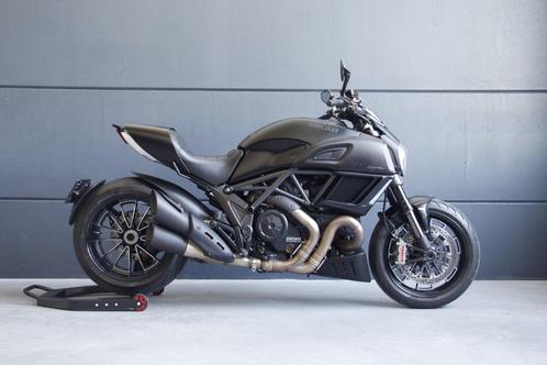 Ducati Diavel Dark Stealth  Nieuwstaat  HELE